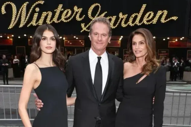 Broadway Opening Turns Into Celebrity Showcase