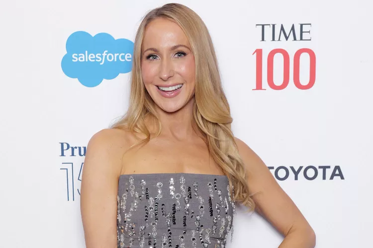 Nikki Glaser Reflects on Benny Blanco Joke at the 2025 Golden Globes: “It Was Pretty Harsh in Hindsight”