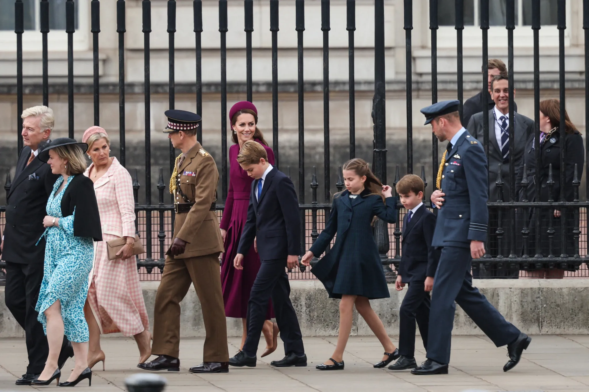Royal Family Shows Unity on VE Day Amid Prince Harry’s Call for Reconciliation
