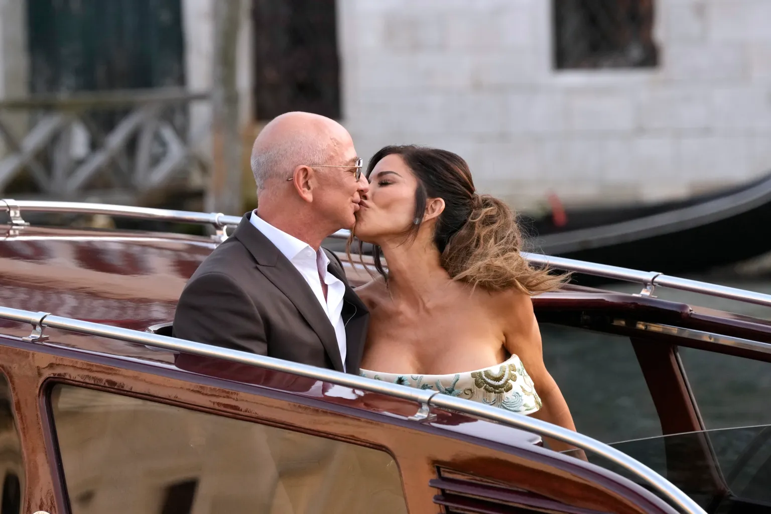 Star-Studded Night: Celebs Gather for Jeff Bezos and Lauren Sánchez’s Pre-Wedding Bash