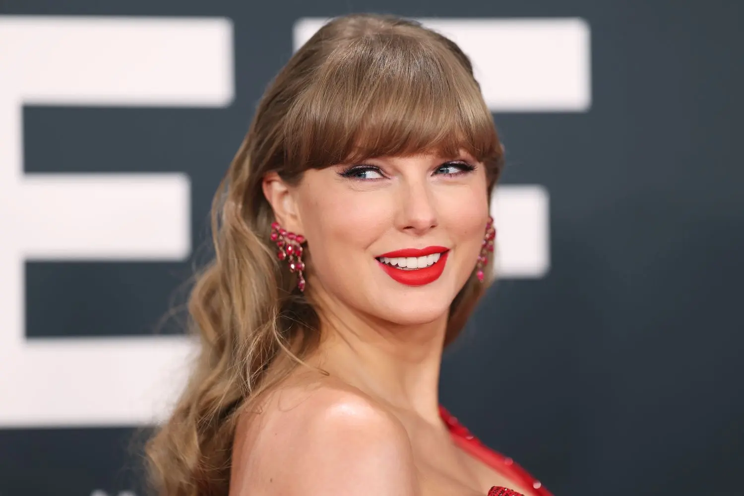 Taylor Swift’s Fashion Evolution 2025: Iconic Style Moments
