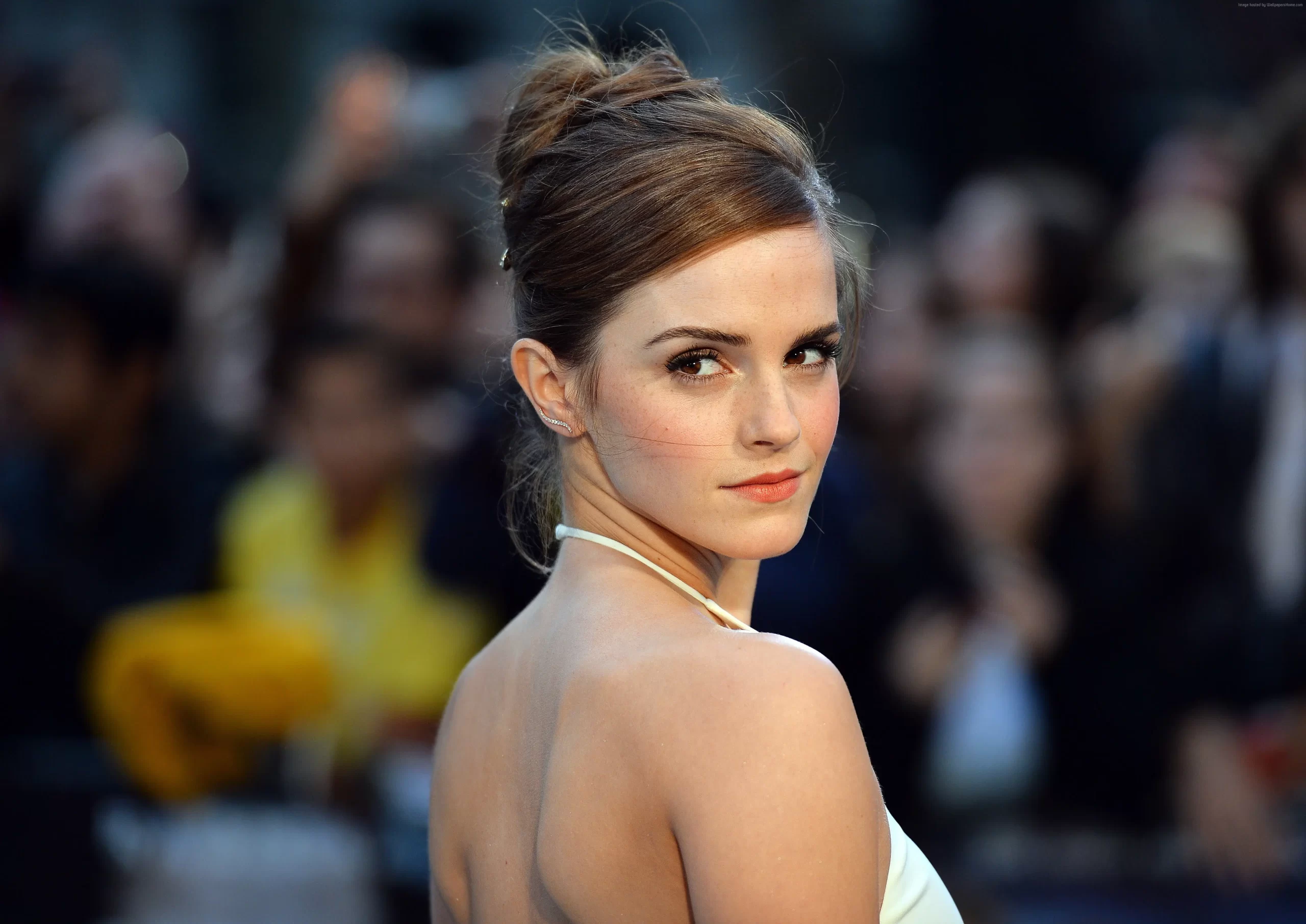 Emma Watson Fashion Gallery 2025: Sustainable & Elegant Style