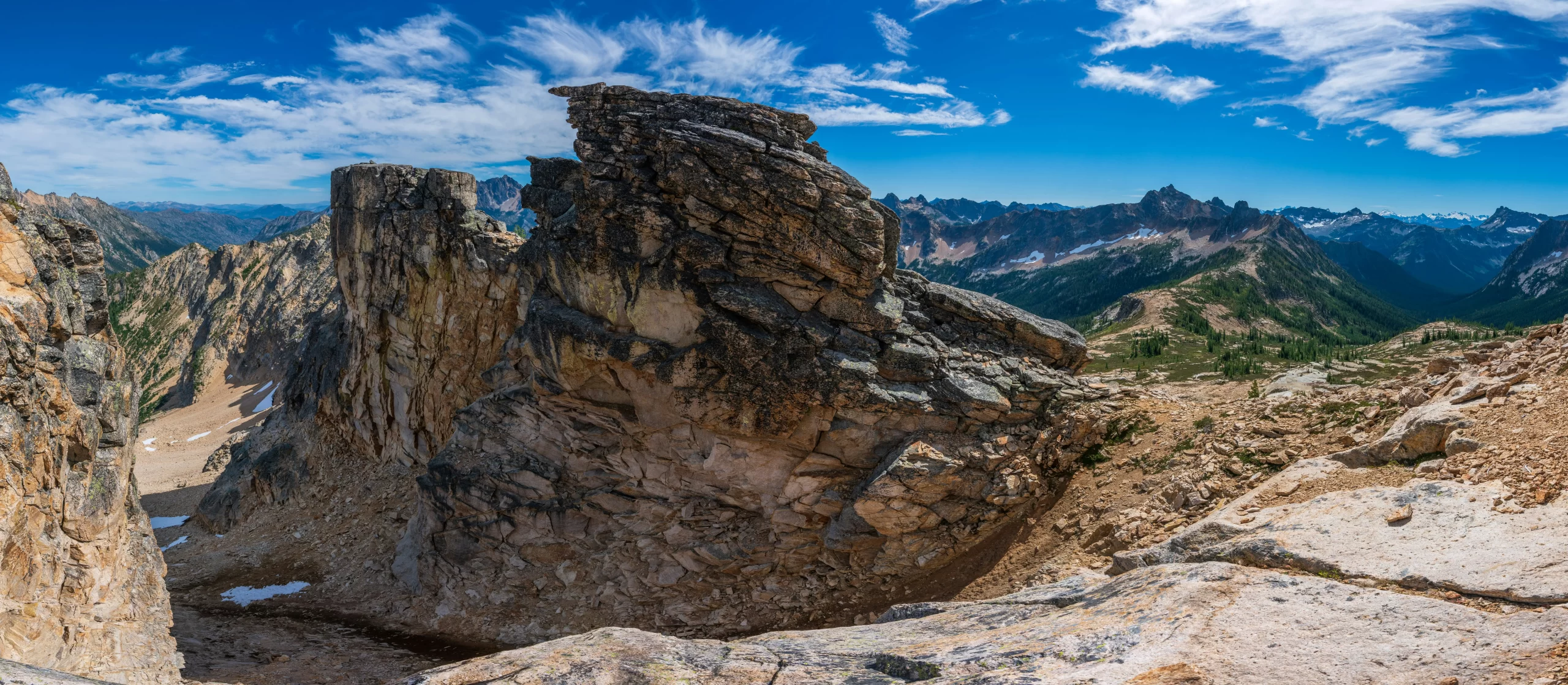 Zion National Park in 2025: Canyons, Hiking, and Scenic Wonders